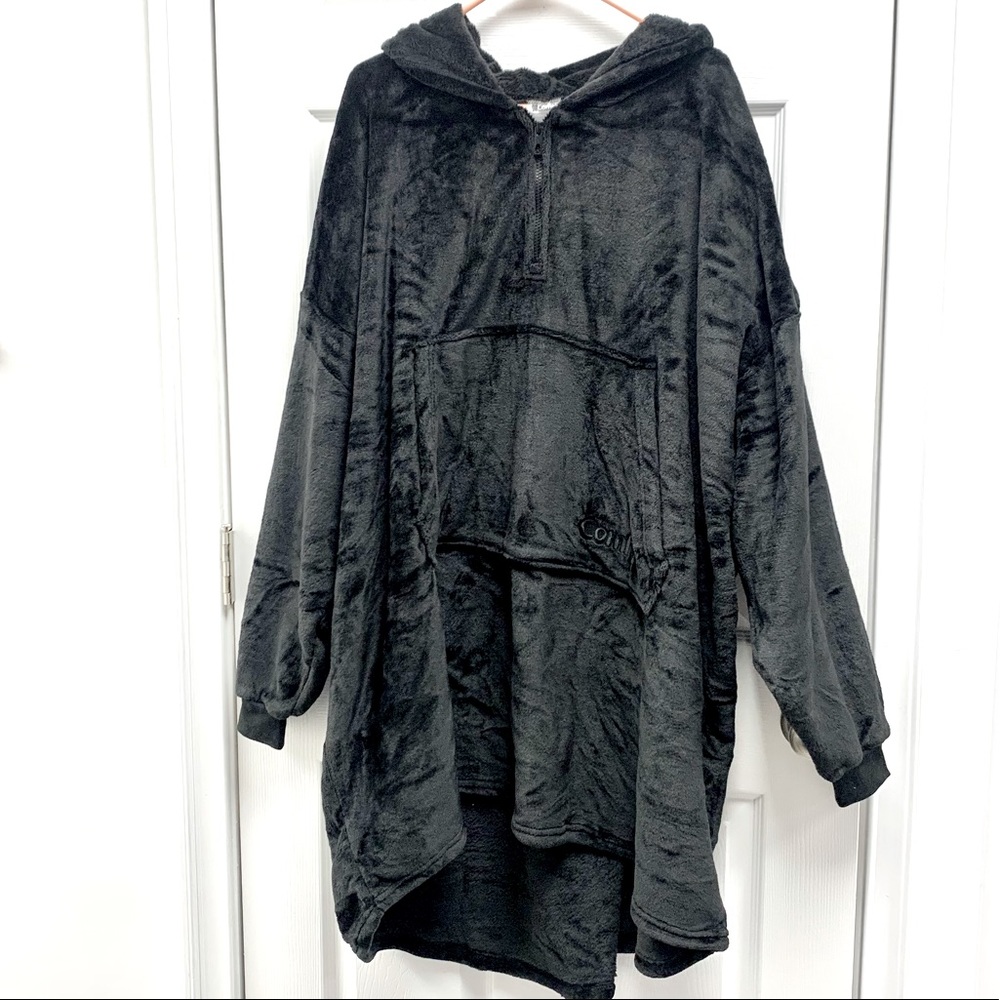 THE COMFY WEARABLE BLANKET! Black
